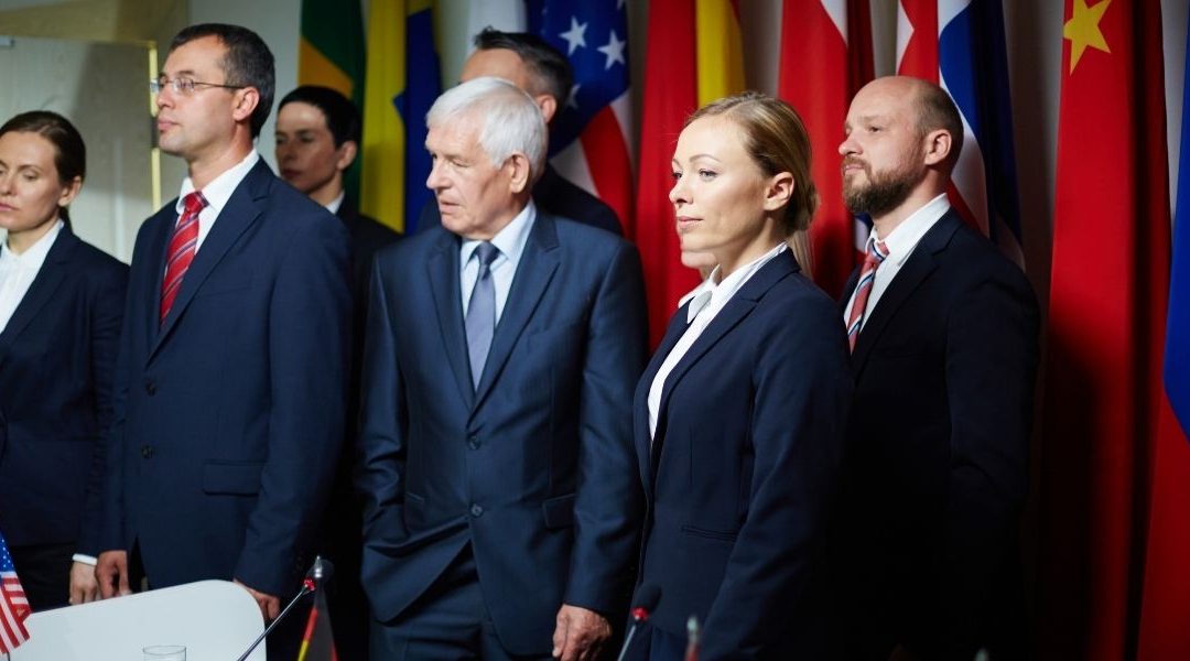 Parier sur les événements politiques internationaux : une aventure stratégique